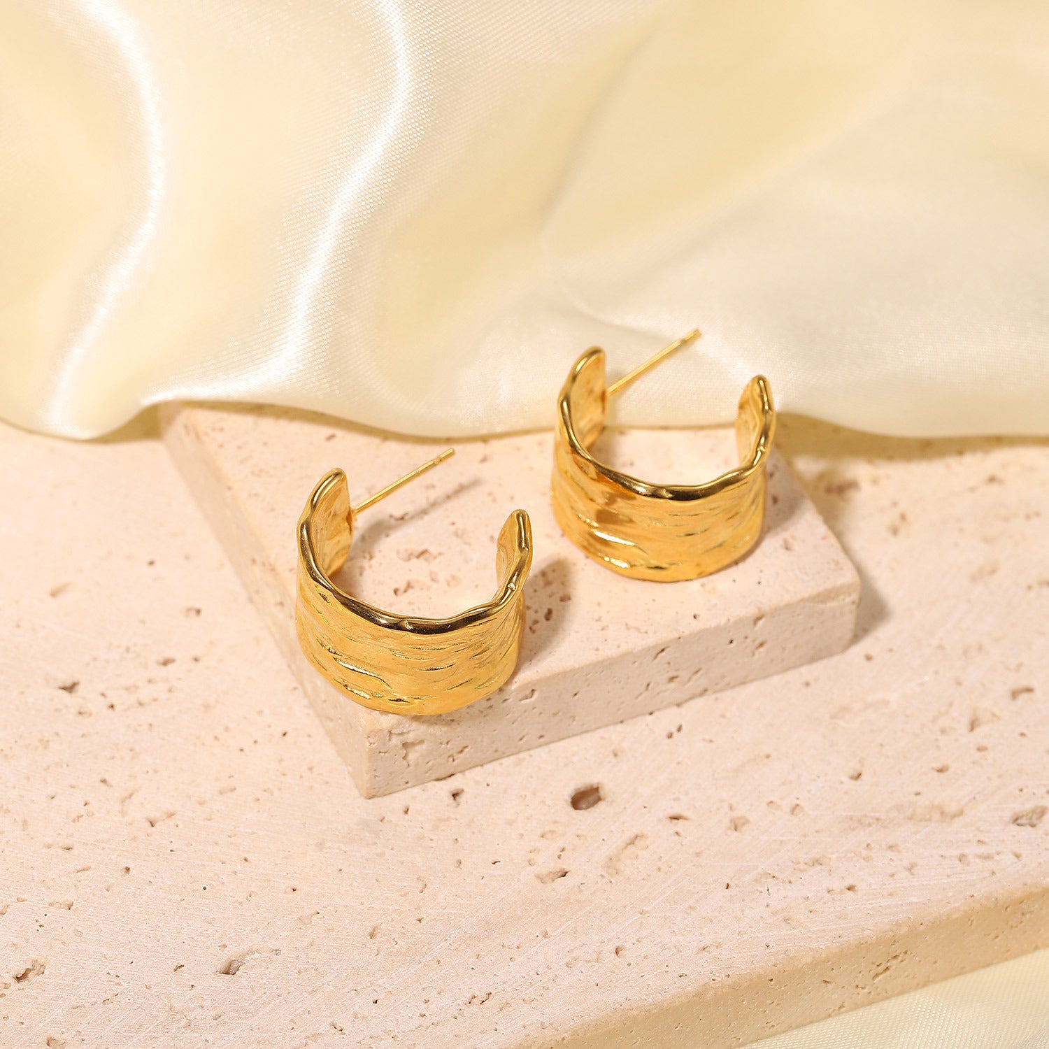 Gold plated earing 